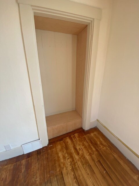 Building Photo - 90 Roak St