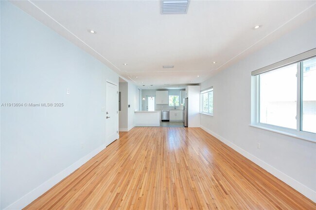 Building Photo - 636 Malaga Ave