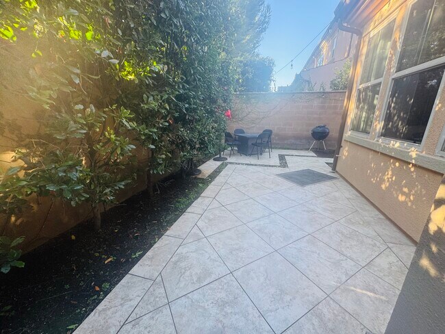 Building Photo - 113 Churchill