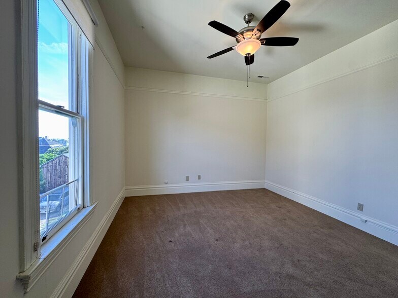 Building Photo - 817 Foothill Blvd