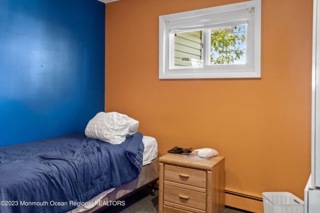 Building Photo - 988 Woodgate Ave