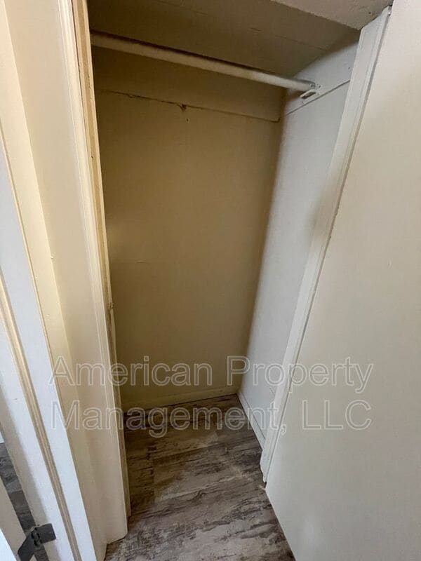 Building Photo - 3605 1/2 E 16th St-