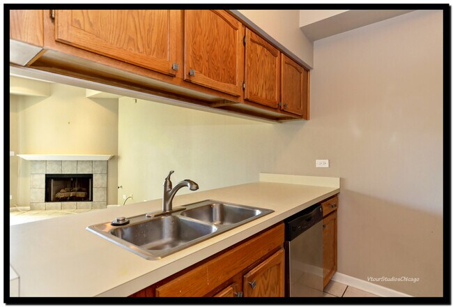 Building Photo - 1519 Darien Lake Dr