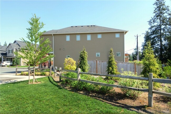 Building Photo - 729 207th St SW