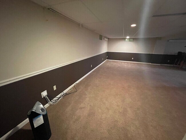 Building Photo - Beautiful 4 Bedroom, 2.5 Bathroom, 3000sq.ft Ranch! Pet Friendly!