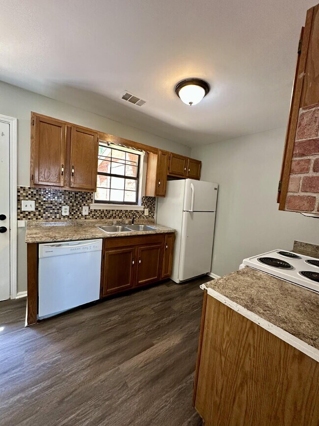 Building Photo - Move in Ready!