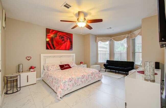 Building Photo - 12427 Shadycrest Dr