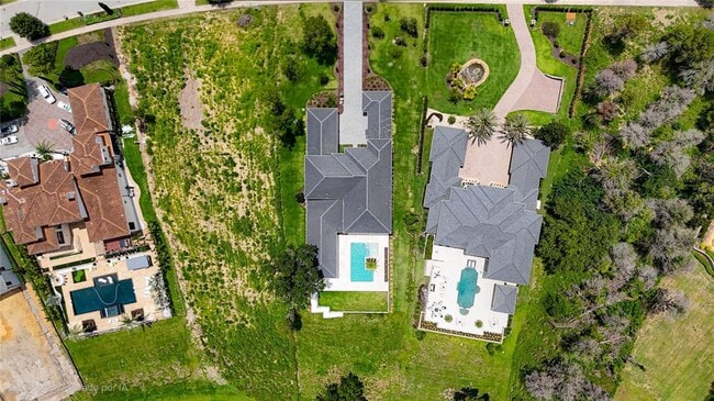 Building Photo - 15023 Pendio Dr