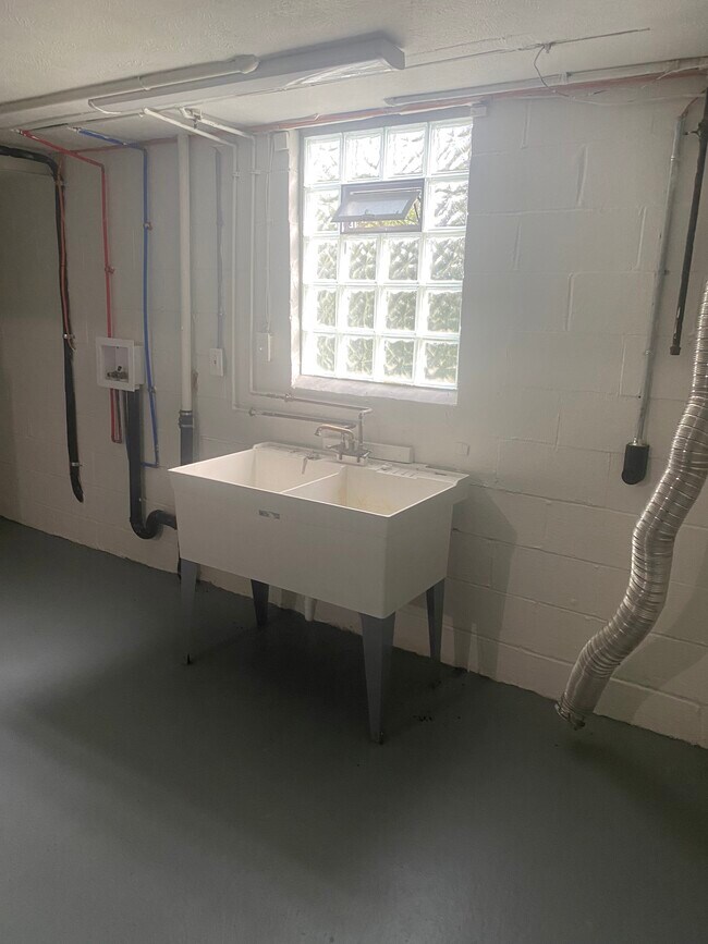 Building Photo - 731 Darlington St