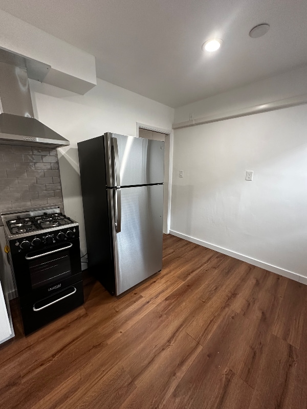 Building Photo - 323 N Chevy Chase Dr