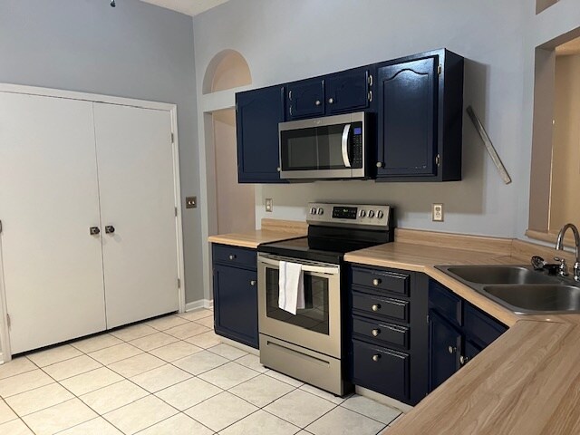 3 Bedroom 2 Bath House for Rent in Quail Hollow in Mt Pleasant. Lots of Upgrades. 3 Miles to IOP - 2084 Presidio Dr