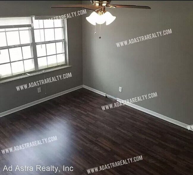 Building Photo - Very Nice Olathe Duplex-Available NOW!!!!