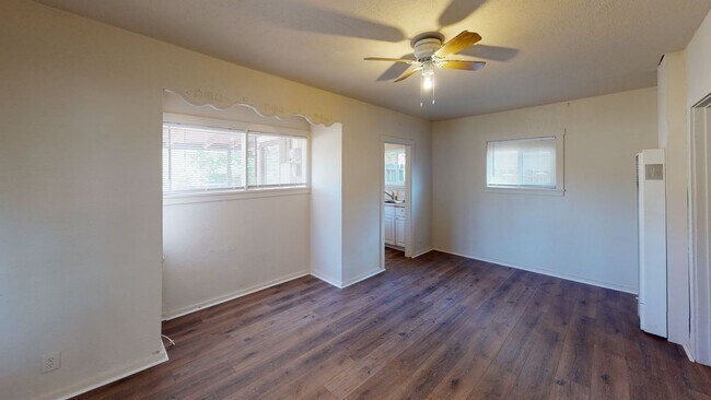 Building Photo - Available Now! Single Family 1/1 home for lease with large lot and 1 car garage!