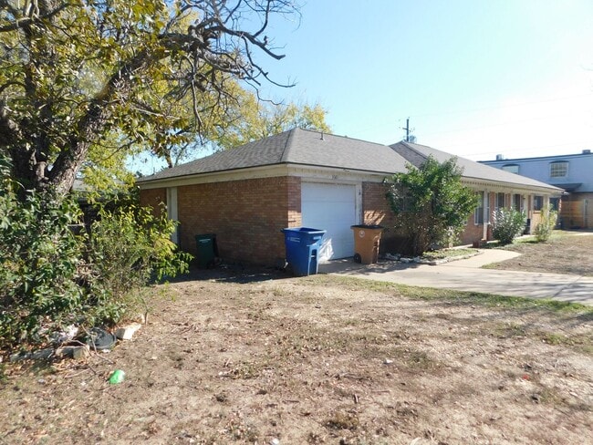 Building Photo - 3601 Catalina Dr