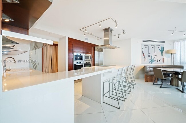 Building Photo - 18201 Collins Ave