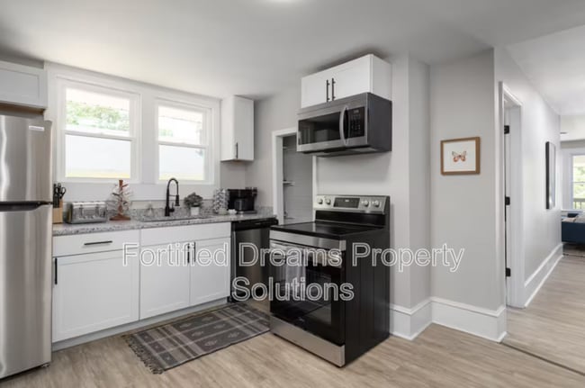 Building Photo - 913 Hutton St