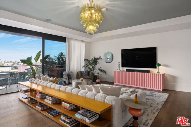 Building Photo - 8420 W Sunset Blvd