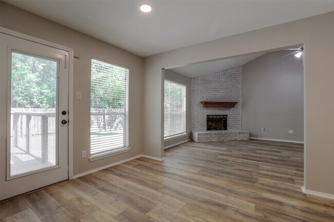 Building Photo - 31 Maywind Ct