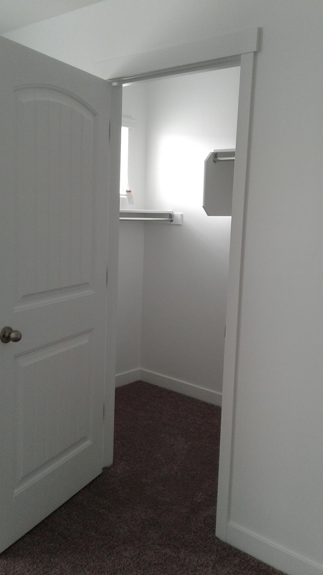 Building Photo - 444 S Fox Chase Ln