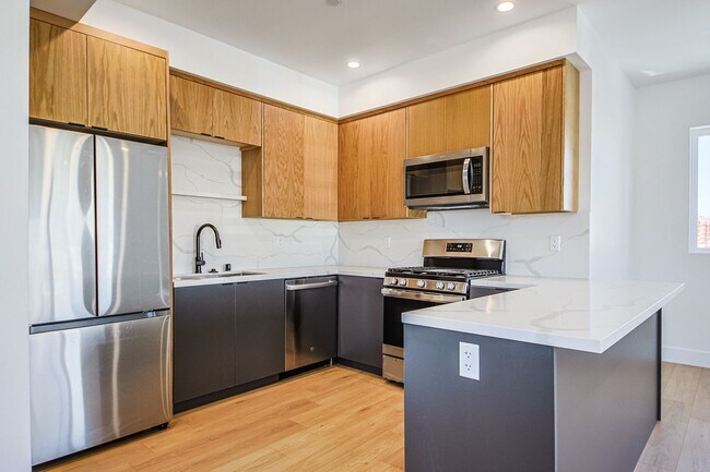 Building Photo - 2851 S Victoria Ave