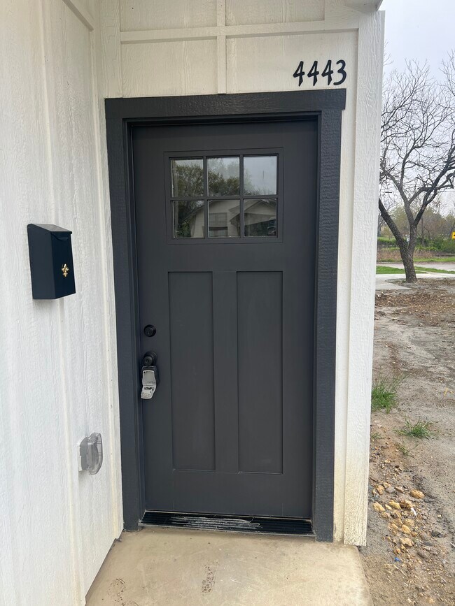 Building Photo - 4437 Wayside Ave