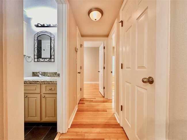 Building Photo - 2106 Cullen Ave