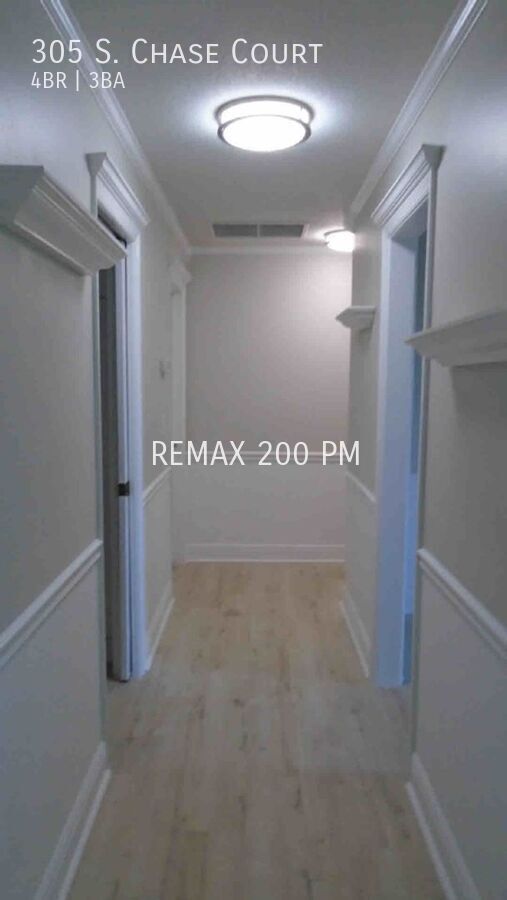 Building Photo - 305 S Chase Ct