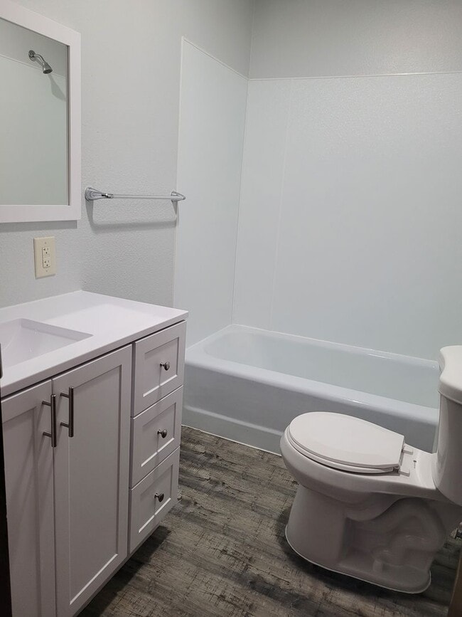 Building Photo - 400 E Pike Ave