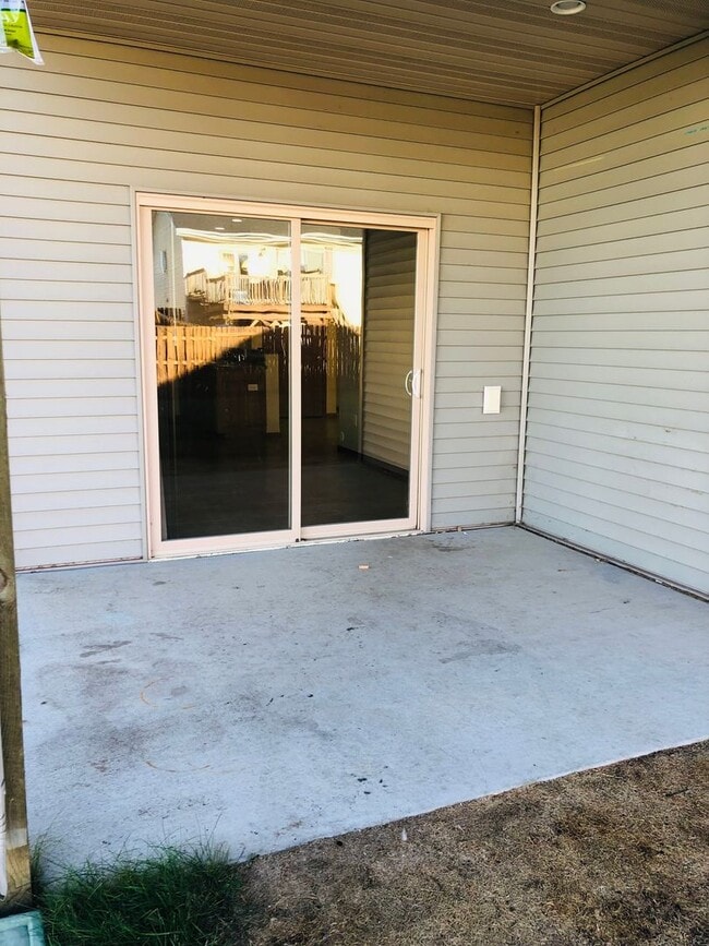 Building Photo - 21-23 Hanfield Ct