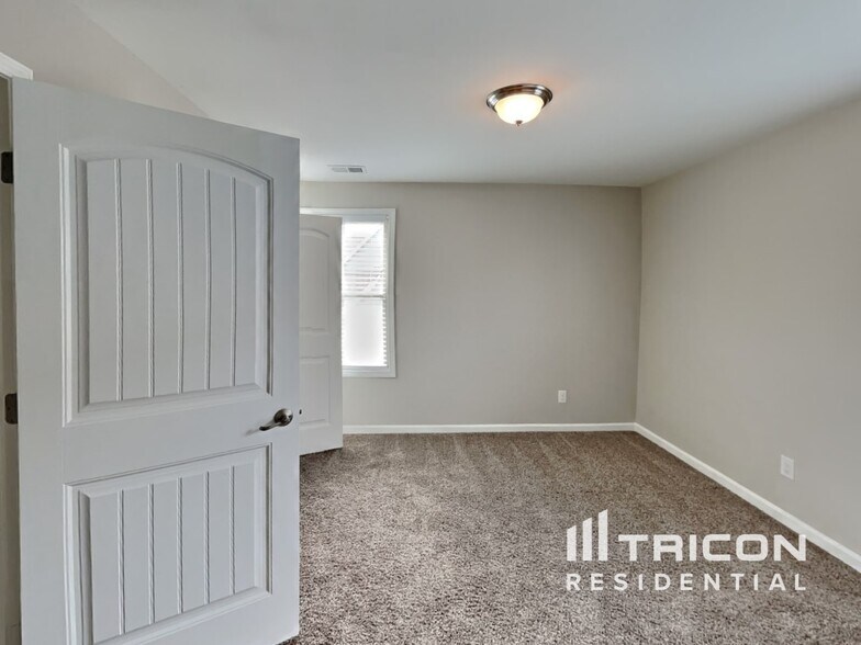 Building Photo - 306 Imperial Ct