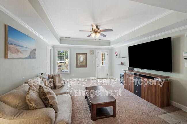 Building Photo - 187 Marbrook Dr