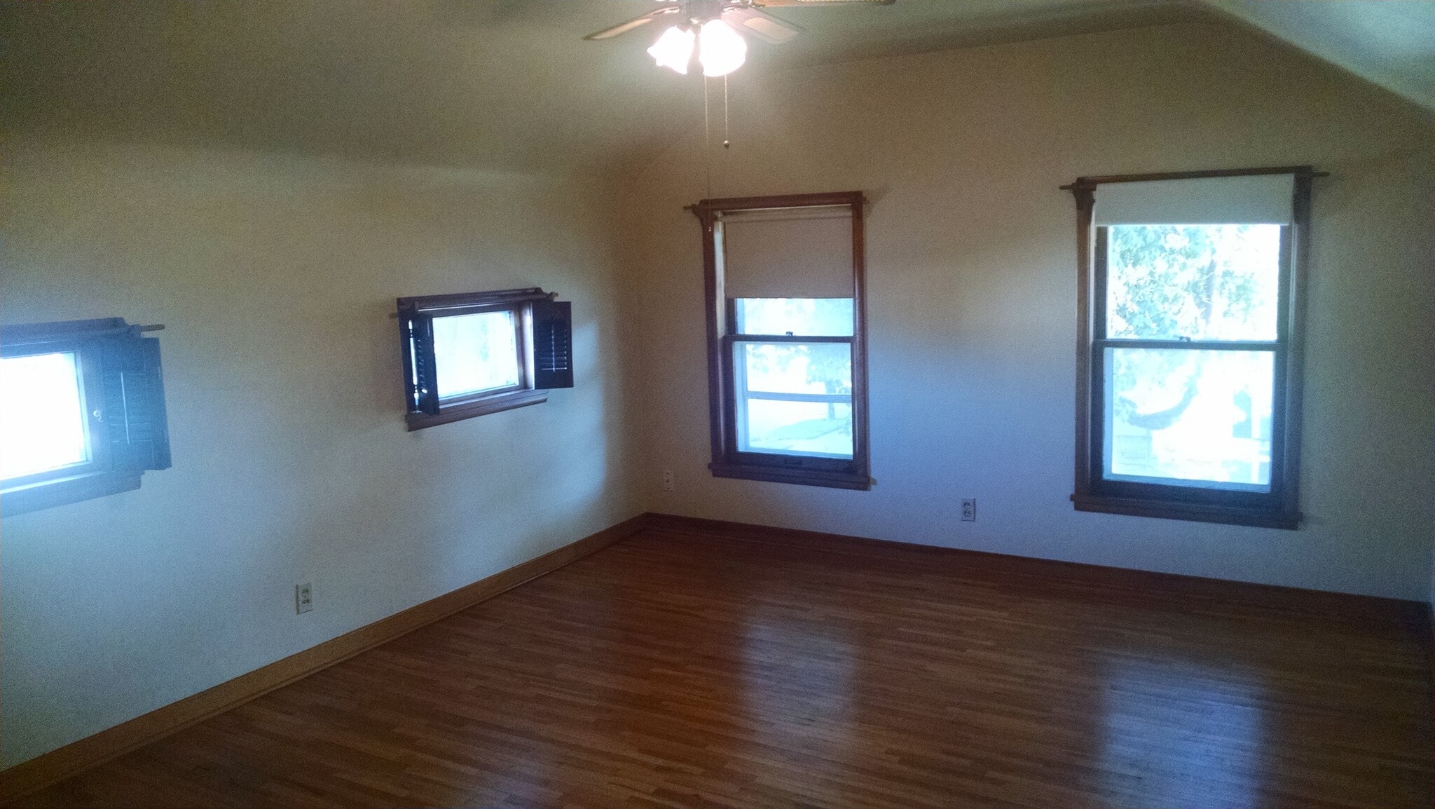 Upstairs larger bedroom with large closet - 507 N Division Ave