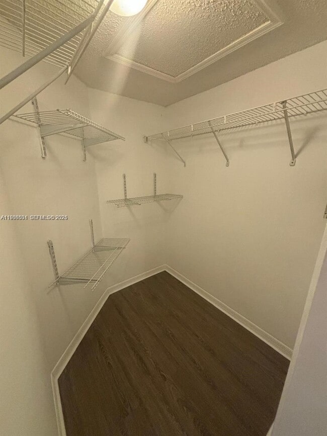 Building Photo - 440 S Park Rd