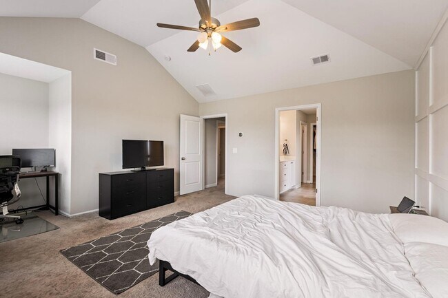 Building Photo - 3580 Hilltop Trl