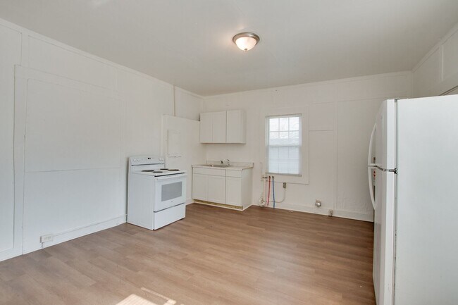 Building Photo - 3701-3703 Fairview St SW