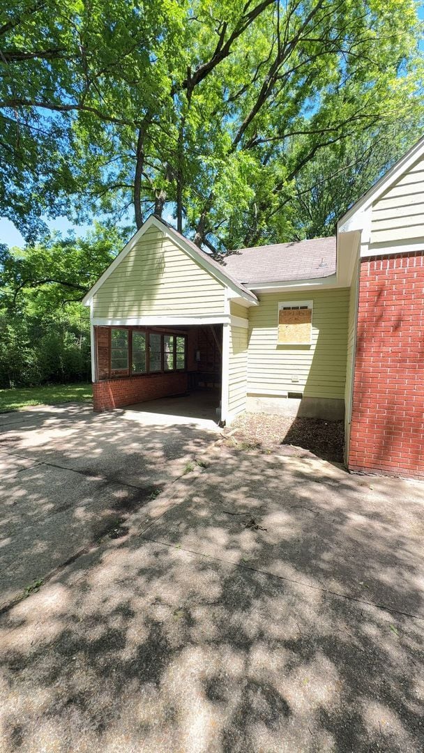 Building Photo - Beautifully Updated 4 bedroom 2 bath
