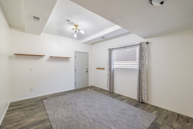 Building Photo - 4 Bed 3 Bath Located in Maple Hill Availab...