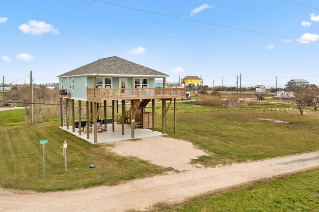 Building Photo - 1062 Cedar Ln
