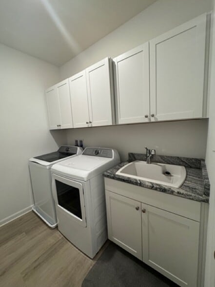 Wash & Dryer - 208 Douglas Way