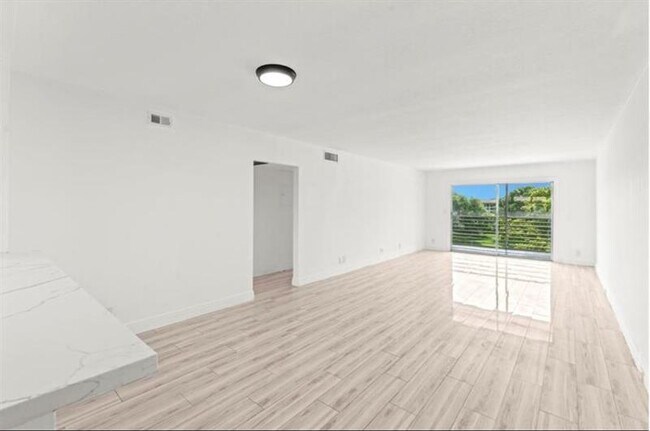 Building Photo - 2304 Lucaya Ln