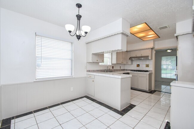 Building Photo - 7714 Eichler Dr