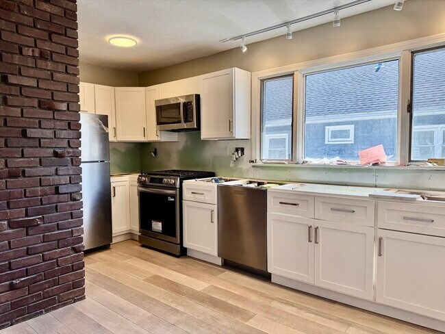 Building Photo - 70 Durso Ave