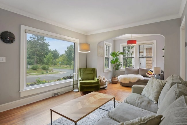 Building Photo - 4250 20th Ave S