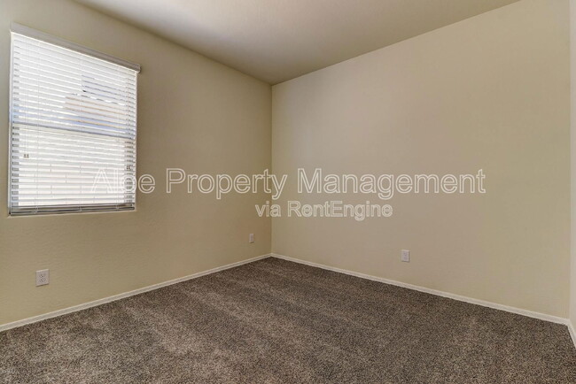 Building Photo - 1246 E Paul Dr