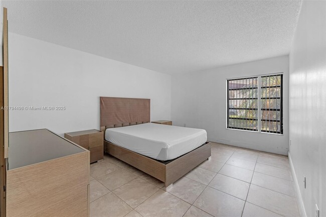 Building Photo - 5800 SW 127th Ave