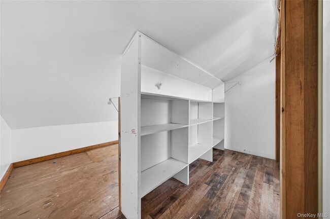 Building Photo - 79 Quaker Hill Rd