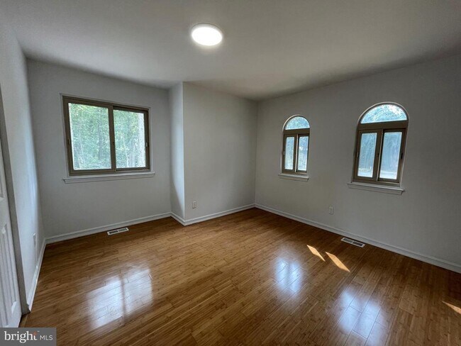 Building Photo - 802 Salem Ct
