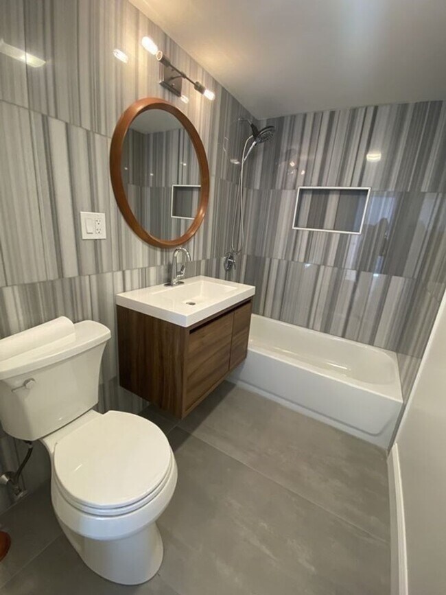 Building Photo - Amazing 2 bed 2 bath in Brookline