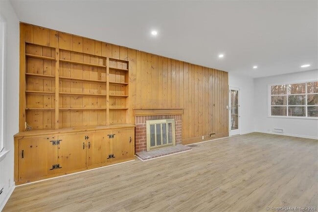 Building Photo - 275 High St