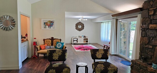 Building Photo - Contemporary Ranch in a beautiful, quiet s...